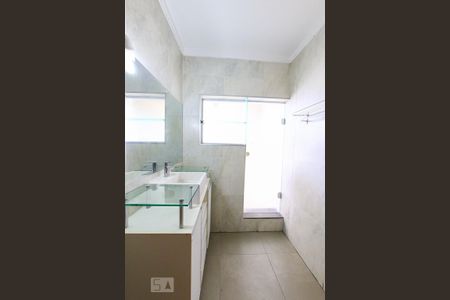 Casa à venda com 207m², 3 quartos e 4 vagasBanheiro da Suite 2