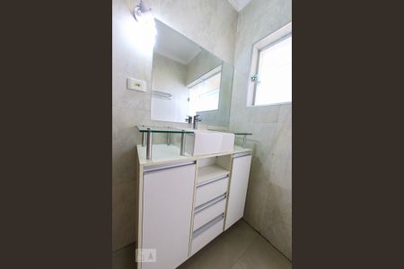 Casa à venda com 207m², 3 quartos e 4 vagasBanheiro da Suite 2