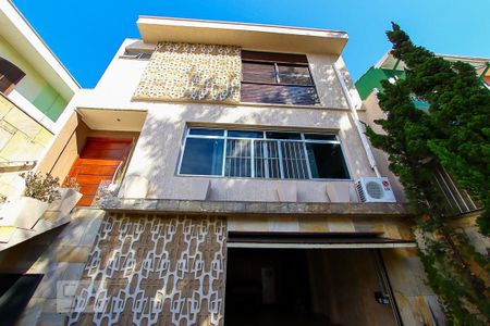 Casa à venda com 207m², 3 quartos e 4 vagasFachada