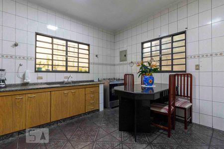 Casa à venda com 350m², 3 quartos e 3 vagasCozinha