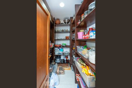 Apartamento à venda com 463m², 3 quartos e 4 vagas Apartamento à venda com 463m², 3 quartos e 4 vagasCloset