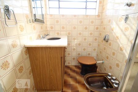 Casa à venda com 180m², 3 quartos e 4 vagasBanheiro - Casa 2