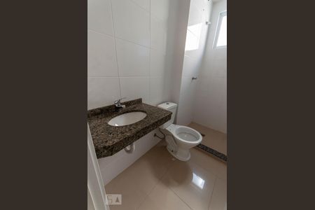 Banheiro de apartamento para alugar com 1 quarto, 35m² em Portão, Curitiba