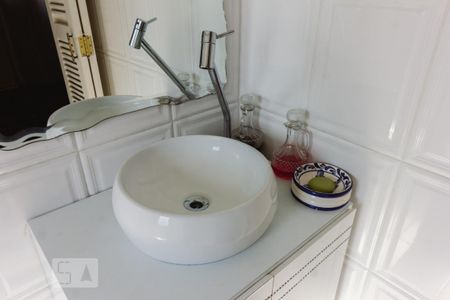 Banheiro da Suíte 1 Pia de apartamento para alugar com 2 quartos, 90m² em Santana, São Paulo