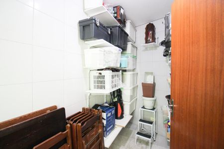 Casa à venda com 128m², 3 quartos e 2 vagasQuarto de Serviço