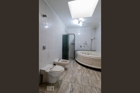 Casa à venda com 500m², 4 quartos e 6 vagasBanheiro da Suíte 1