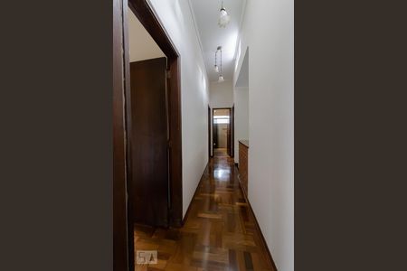 Casa à venda com 500m², 4 quartos e 6 vagasCorredor