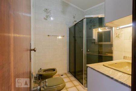 Casa à venda com 500m², 4 quartos e 6 vagasBanheiro da Suíte 2