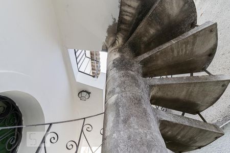 Casa à venda com 500m², 4 quartos e 6 vagasEscada do Sotão