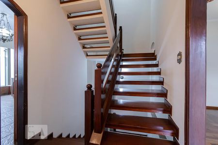 Casa à venda com 500m², 4 quartos e 6 vagasEscada