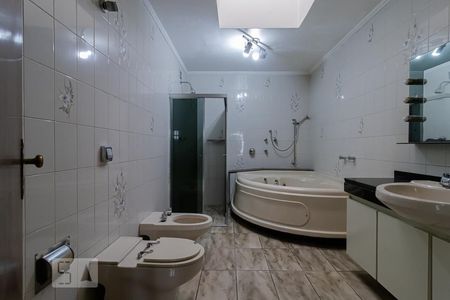 Casa à venda com 500m², 4 quartos e 6 vagasBanheiro da Suíte 1