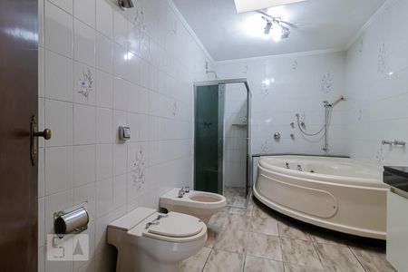 Casa à venda com 500m², 4 quartos e 6 vagasBanheiro da Suíte 1