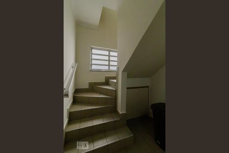 Casa à venda com 500m², 4 quartos e 6 vagasEscada