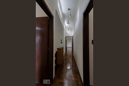 Casa à venda com 500m², 4 quartos e 6 vagasCorredor