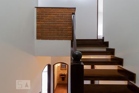 Casa à venda com 500m², 4 quartos e 6 vagasEscada