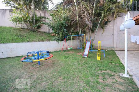 Casa de condomínio à venda com 83m², 2 quartos e 2 vagasÁrea Comum - Playground