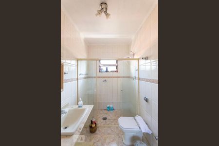 Casa à venda com 199m², 3 quartos e 3 vagas Casa à venda com 199m², 3 quartos e 3 vagasBanheiro social