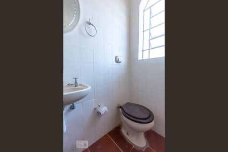 Banheiro de kitnet/studio para alugar com 1 quarto, 14m² em Vila Trujillo, Sorocaba