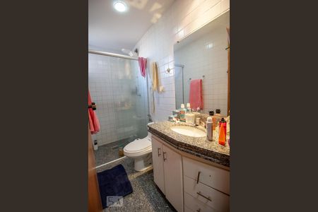 Apartamento à venda com 360m², 4 quartos e 2 vagas Apartamento à venda com 360m², 4 quartos e 2 vagasBanheiro da Suíte