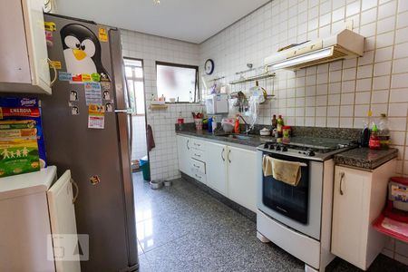 Apartamento à venda com 360m², 4 quartos e 2 vagas Apartamento à venda com 360m², 4 quartos e 2 vagasCozinha