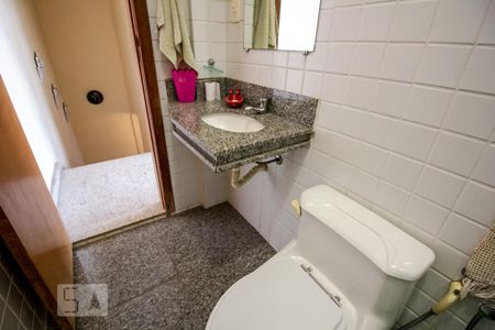 Apartamento à venda com 360m², 4 quartos e 2 vagas Apartamento à venda com 360m², 4 quartos e 2 vagasBanheiro Social