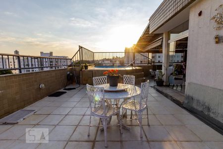 Apartamento à venda com 360m², 4 quartos e 2 vagas Apartamento à venda com 360m², 4 quartos e 2 vagasÁrea Externa