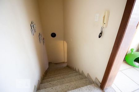 Apartamento à venda com 360m², 4 quartos e 2 vagas Apartamento à venda com 360m², 4 quartos e 2 vagasEscada