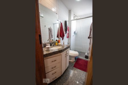 Apartamento à venda com 360m², 4 quartos e 2 vagas Apartamento à venda com 360m², 4 quartos e 2 vagasBanheiro Social