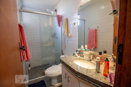 Apartamento à venda com 360m², 4 quartos e 2 vagas Apartamento à venda com 360m², 4 quartos e 2 vagasBanheiro da Suíte