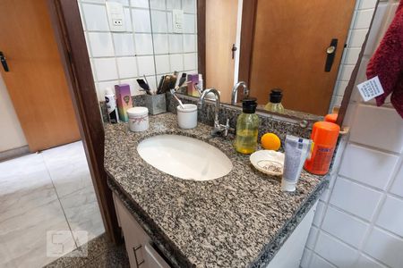 Apartamento à venda com 360m², 4 quartos e 2 vagas Apartamento à venda com 360m², 4 quartos e 2 vagasBanheiro Social