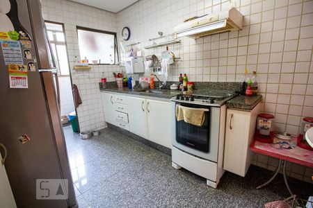 Apartamento à venda com 360m², 4 quartos e 2 vagas Apartamento à venda com 360m², 4 quartos e 2 vagasCozinha