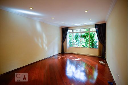 Casa à venda com 210m², 3 quartos e 2 vagasSala