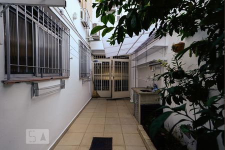 Casa à venda com 210m², 3 quartos e 2 vagasQuintal