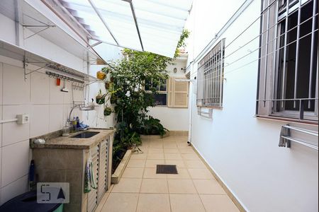 Casa à venda com 210m², 3 quartos e 2 vagasQuintal