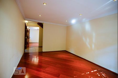 Casa à venda com 210m², 3 quartos e 2 vagasSala