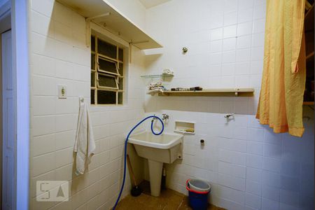 Casa à venda com 210m², 3 quartos e 2 vagasÁrea de Serviço