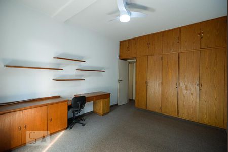 Casa à venda com 210m², 3 quartos e 2 vagasQuarto 