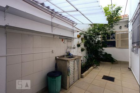 Casa à venda com 210m², 3 quartos e 2 vagasQuintal