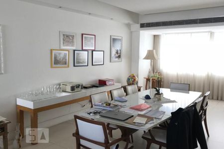 Apartamento à venda com 250m², 3 quartos e 1 vaga Apartamento à venda com 250m², 3 quartos e 1 vagaSala