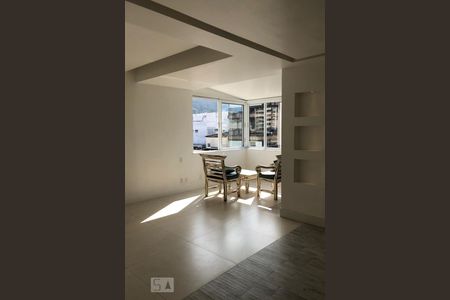 Apartamento à venda com 250m², 3 quartos e 1 vaga Apartamento à venda com 250m², 3 quartos e 1 vagaSala