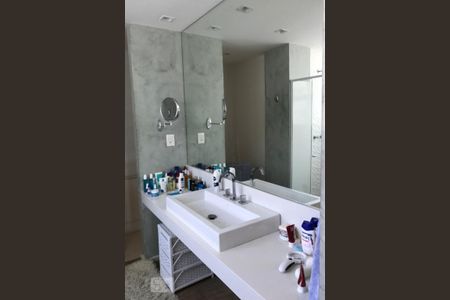 Apartamento à venda com 250m², 3 quartos e 1 vaga Apartamento à venda com 250m², 3 quartos e 1 vagaSuite
