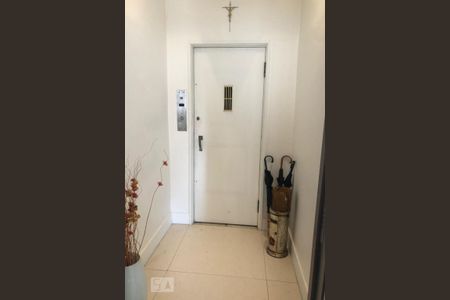 Apartamento à venda com 250m², 3 quartos e 1 vaga Apartamento à venda com 250m², 3 quartos e 1 vagaHall