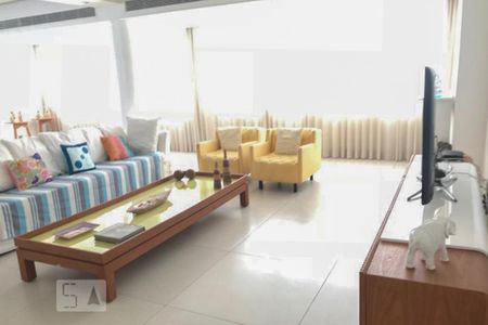 Apartamento à venda com 250m², 3 quartos e 1 vaga Apartamento à venda com 250m², 3 quartos e 1 vagaSala