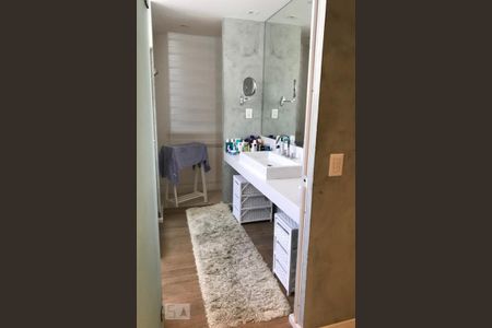 Apartamento à venda com 250m², 3 quartos e 1 vaga Apartamento à venda com 250m², 3 quartos e 1 vagaSuite