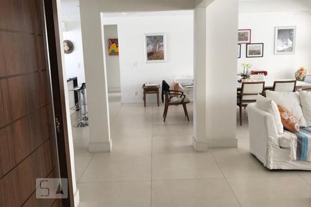 Apartamento à venda com 250m², 3 quartos e 1 vaga Apartamento à venda com 250m², 3 quartos e 1 vagaSala