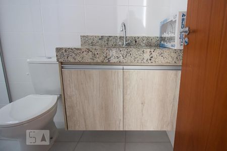 Apartamento para alugar com 60m², 2 quartos e 1 vaga Apartamento para alugar com 60m², 2 quartos e 1 vagaBanheiro da Suíte