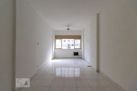 Sala de kitnet/studio para alugar com 1 quarto, 30m² em Centro, Rio de Janeiro