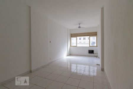 Sala de kitnet/studio para alugar com 1 quarto, 30m² em Centro, Rio de Janeiro