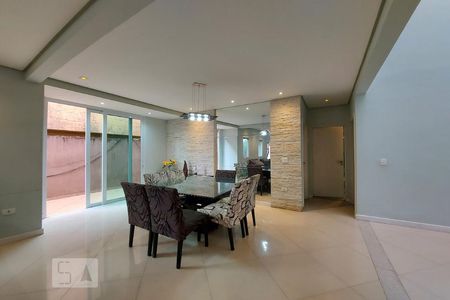 Sala de casa à venda com 4 quartos, 500m² em Quitaúna, Osasco