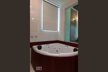 Casa à venda com 500m², 4 quartos e 4 vagasQuarto 3 + suíte